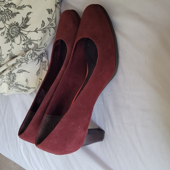 Heels - Picture 2 of 3